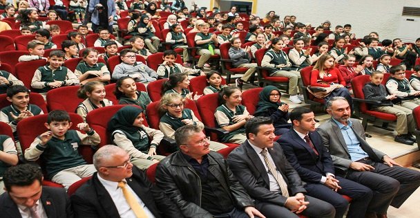 Toplu taşım kuralları tiyatroyla aşılanıyor