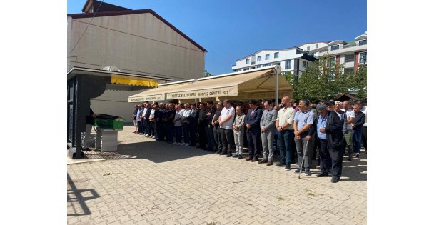 Trafik kazasında hayatını kaybeden 78 yaşındaki kadın son yolculuğuna uğurlandı