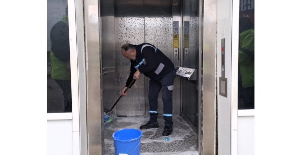 Üst geçit asansörleri Büyükşehir'le tertemiz