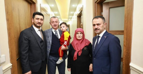 Vali Aktaş ve Başkan Büyükakın, bu yıl da geleneği bozmadı:  İlk ziyaret şehit ailelerine yapıldı