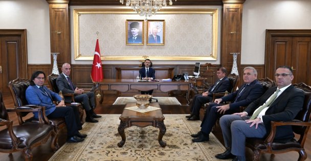 Vali İlhami Aktaş, Vali Yardımcıları ile Değerlendirme Toplantısı Gerçekleştirdi