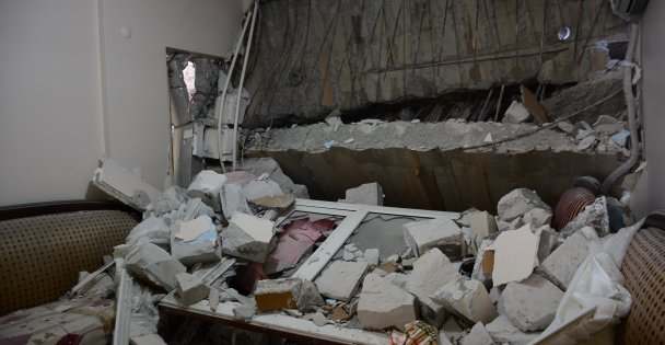 (VİDEOLU HABER) İstinat duvarı apartmanın içine çökmüştü, bu görüntüler hasarın boyutunu gözler önüne serdi