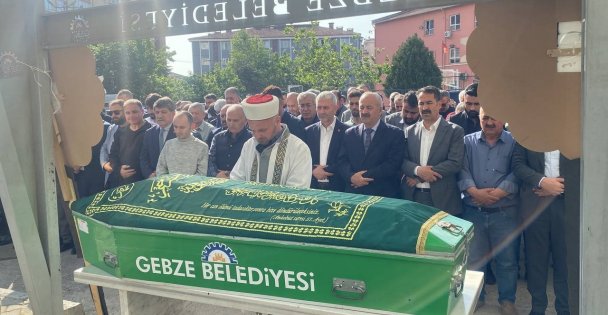 (ViDEOLU) Hayatını Kaybeden Gazeteci Refik Sıla Güvenç Toprağa Verildi