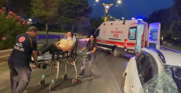 Yan yatan otomobilden cam kesilerek kurtarıldı