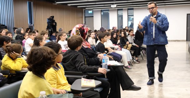 Yazar Basılı, Kitap Fuarı'nda çocukları eğlendirdi