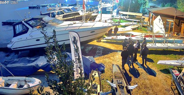 Yelken kulübüne kaçak tekne operasyonu