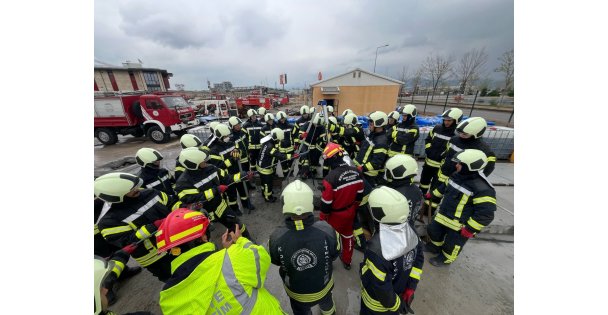 Yeni itfaiyeciler göreve hazır