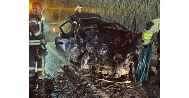 Yeni yılın ilk saatlerinde feci kaza... Ters yönde ilerleyen araç dehşet saçtı: 1 ölü