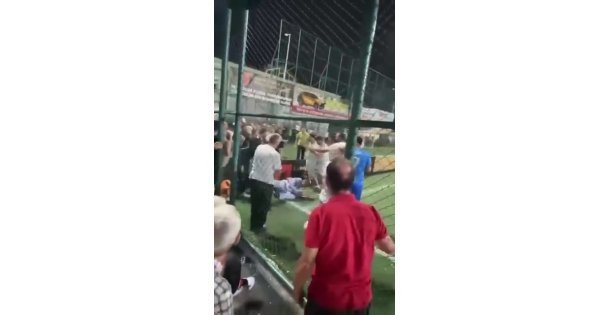 Yeşil saha boks ringine dönüştü, kavgayı ayırmak isteyen eski basın mensubu darp edildi