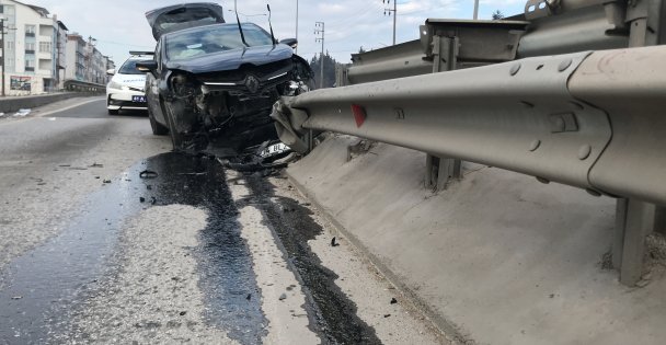 Yol ayrımında bariyerlere çarptı: 3'ü çocuk 6 yaralı
