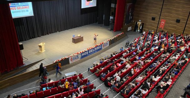 Youtuber Sertaç Abi, Çayırovalı sevenleriyle bir araya geldi