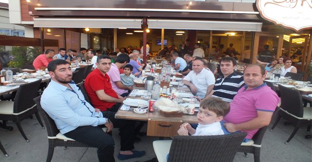 Yüzlerce kişiyi iftarda buluşturdu