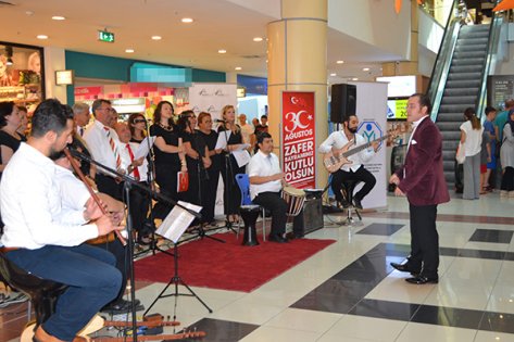 Zafer'e özel konser