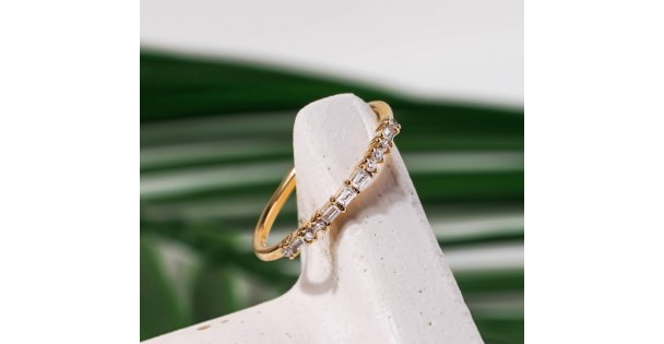 Zarif ve Şık: Pırlanta Küpe Modellerini Arya Ayrıcalıklarıyla Keşfedin!