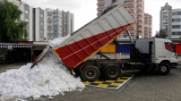 KAMYONLA KAR TAŞIDILAR!